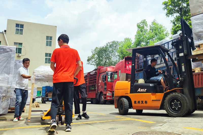 工廠實拍：日精智能汽車線束自動化處理設(shè)備，發(fā)貨現(xiàn)場！